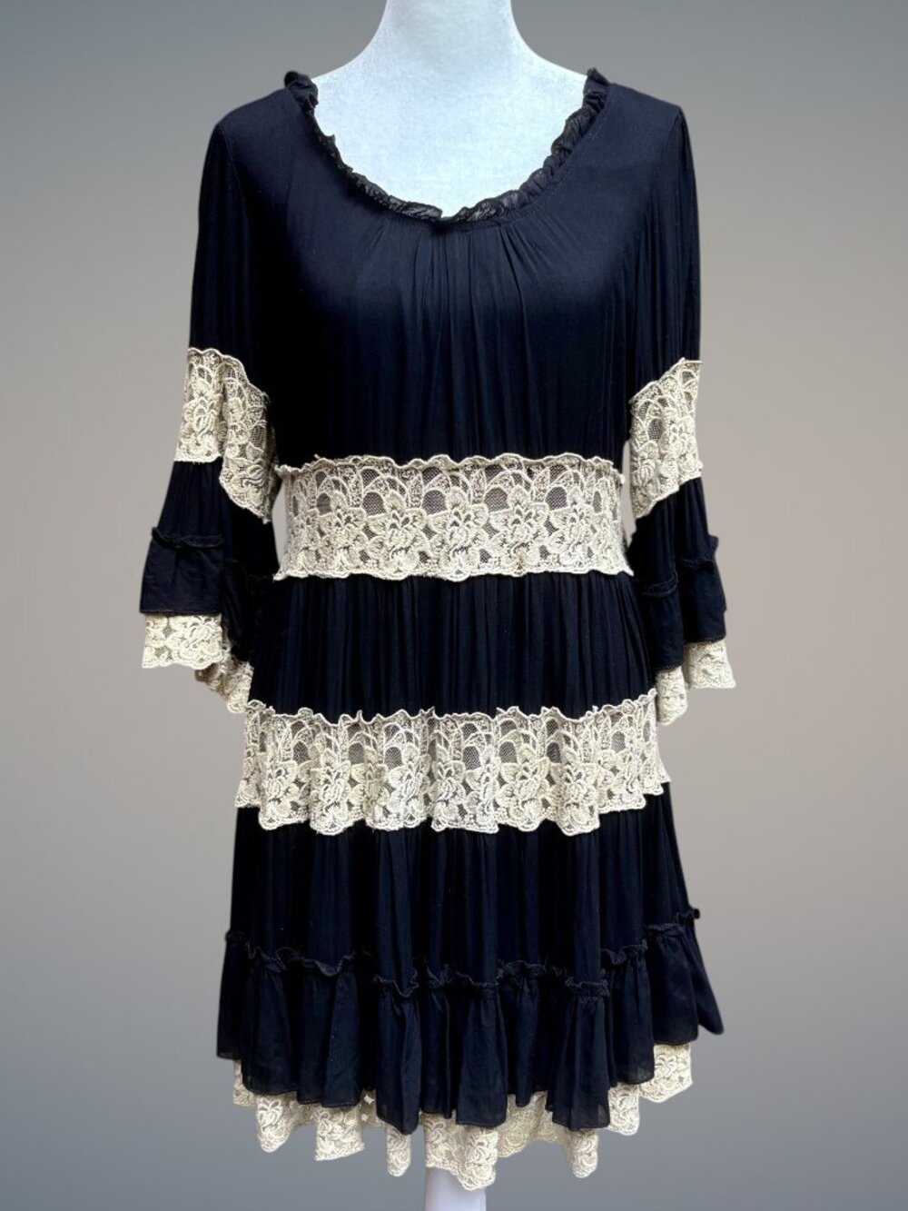 Urban Mango Ruffled Tiered Babydoll Dress Crochet Lace Bell Sleeves Boho (Med)